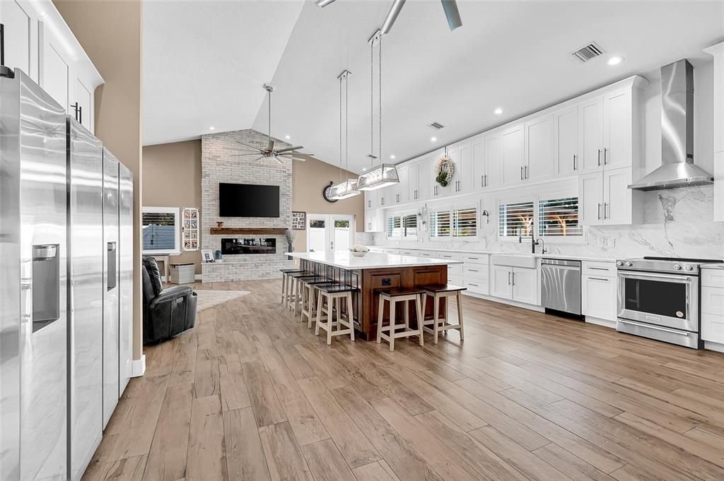 En Venta: $1,600,000 (3 camas, 3 baños, 3023 Pies cuadrados)