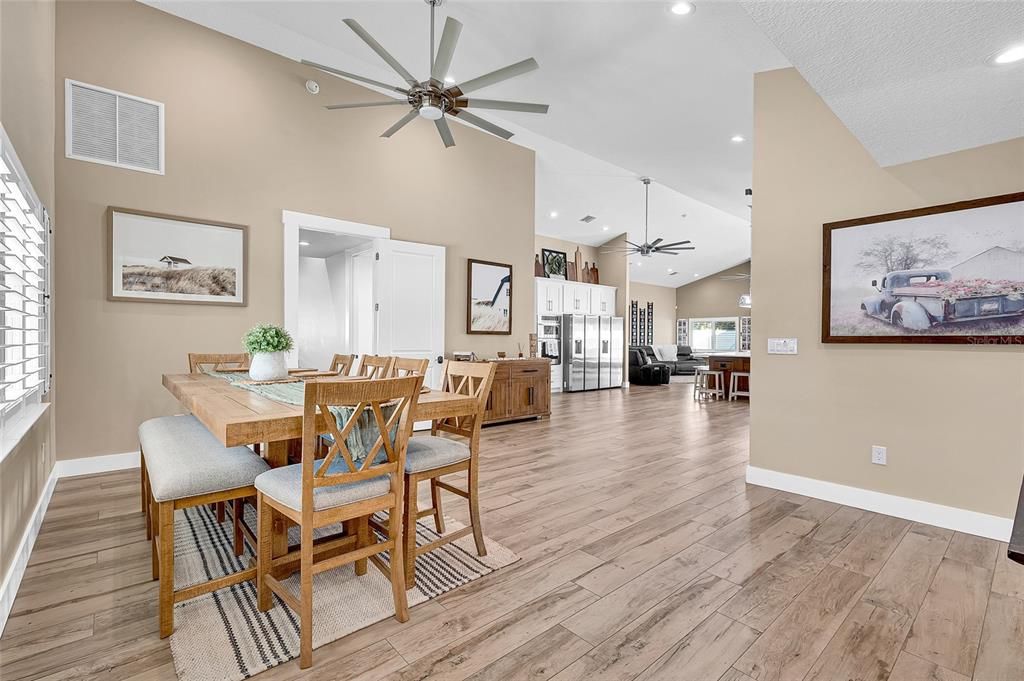 En Venta: $1,600,000 (3 camas, 3 baños, 3023 Pies cuadrados)