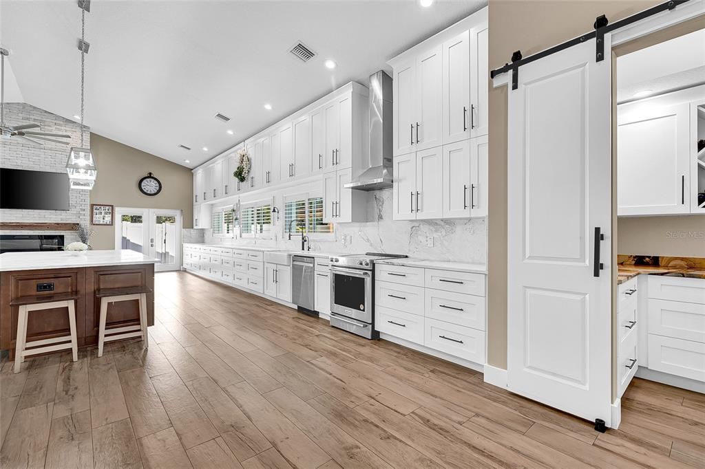 En Venta: $1,600,000 (3 camas, 3 baños, 3023 Pies cuadrados)