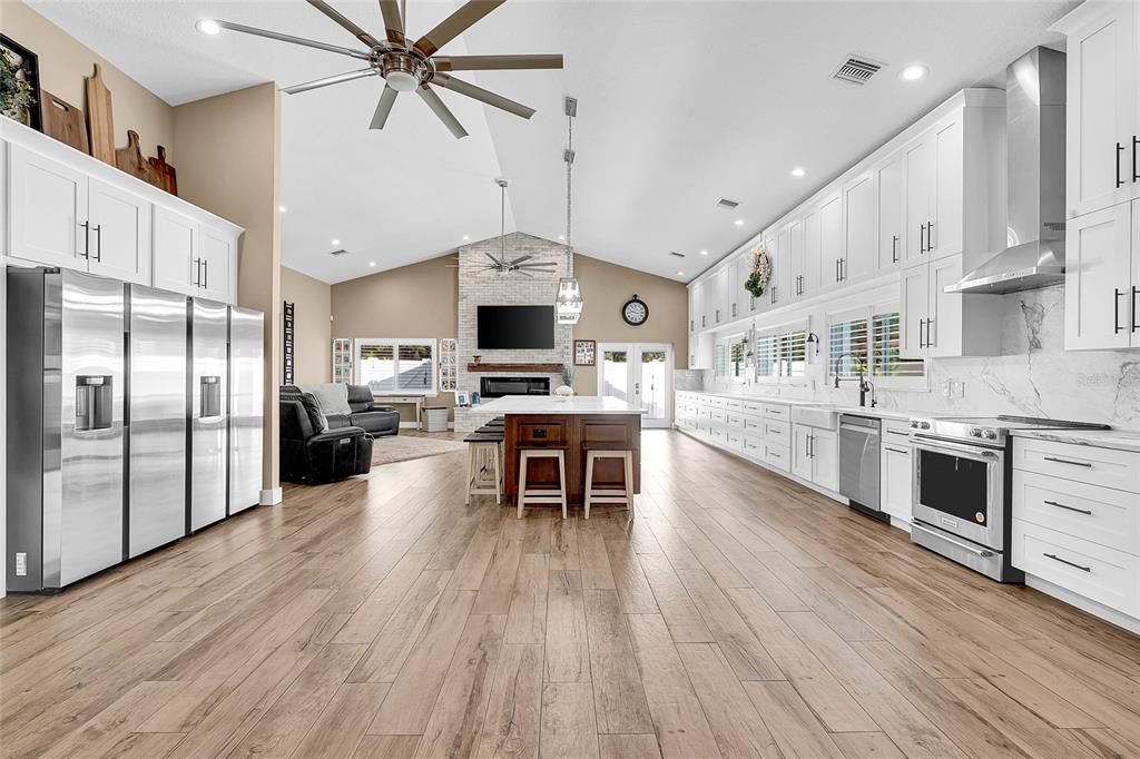 En Venta: $1,600,000 (3 camas, 3 baños, 3023 Pies cuadrados)