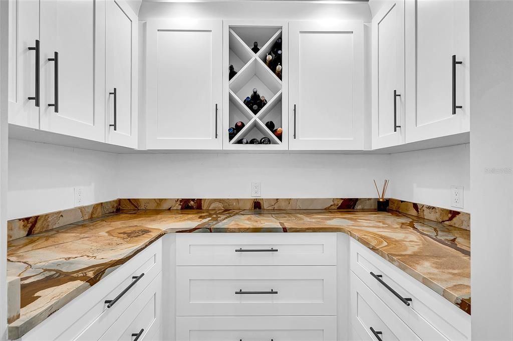 En Venta: $1,600,000 (3 camas, 3 baños, 3023 Pies cuadrados)