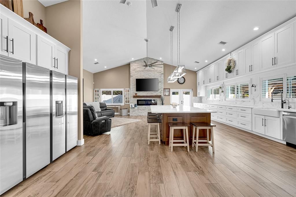 En Venta: $1,600,000 (3 camas, 3 baños, 3023 Pies cuadrados)