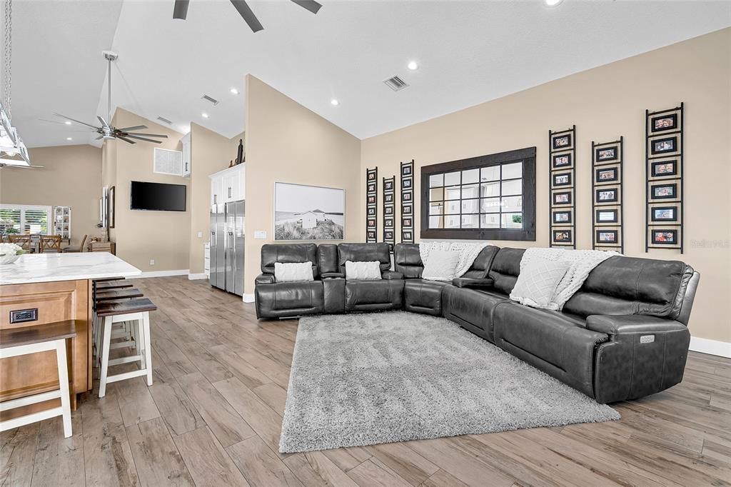 En Venta: $1,600,000 (3 camas, 3 baños, 3023 Pies cuadrados)