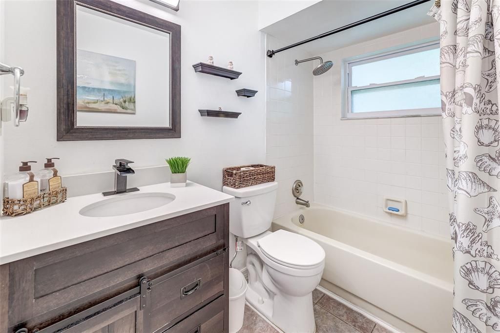 На продажу: $294,999 (3 спален, 2 ванн, 1176 Квадратных фут)