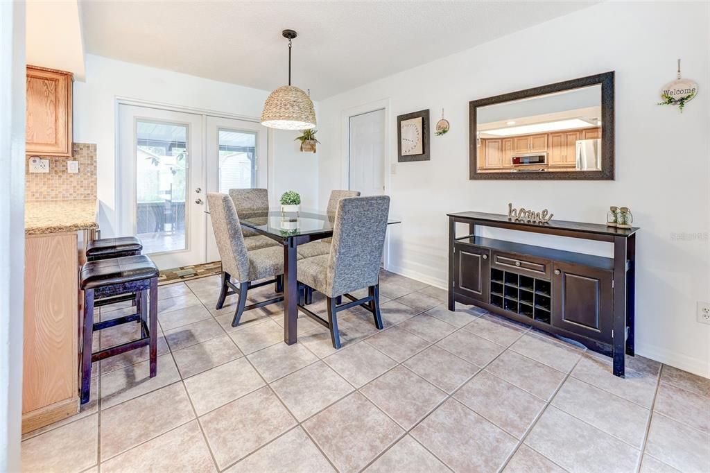 На продажу: $294,999 (3 спален, 2 ванн, 1176 Квадратных фут)