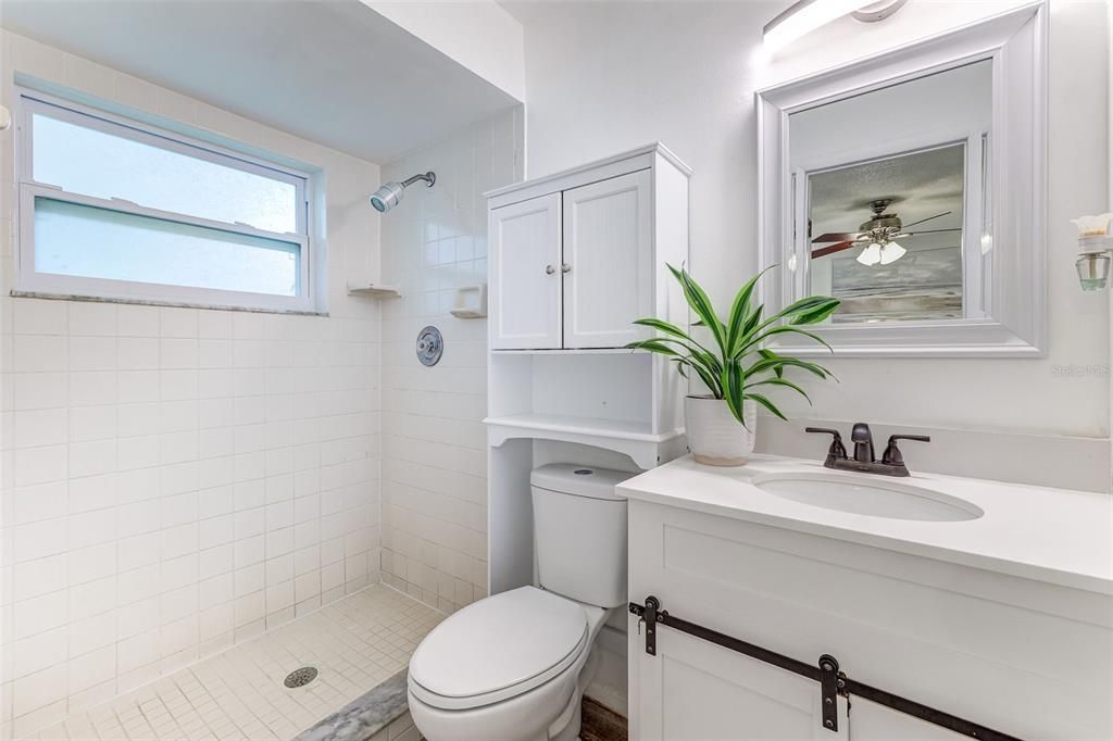 На продажу: $294,999 (3 спален, 2 ванн, 1176 Квадратных фут)