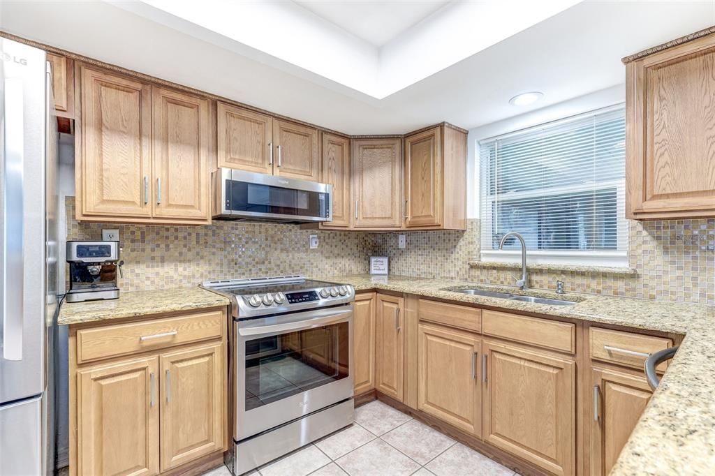 На продажу: $294,999 (3 спален, 2 ванн, 1176 Квадратных фут)