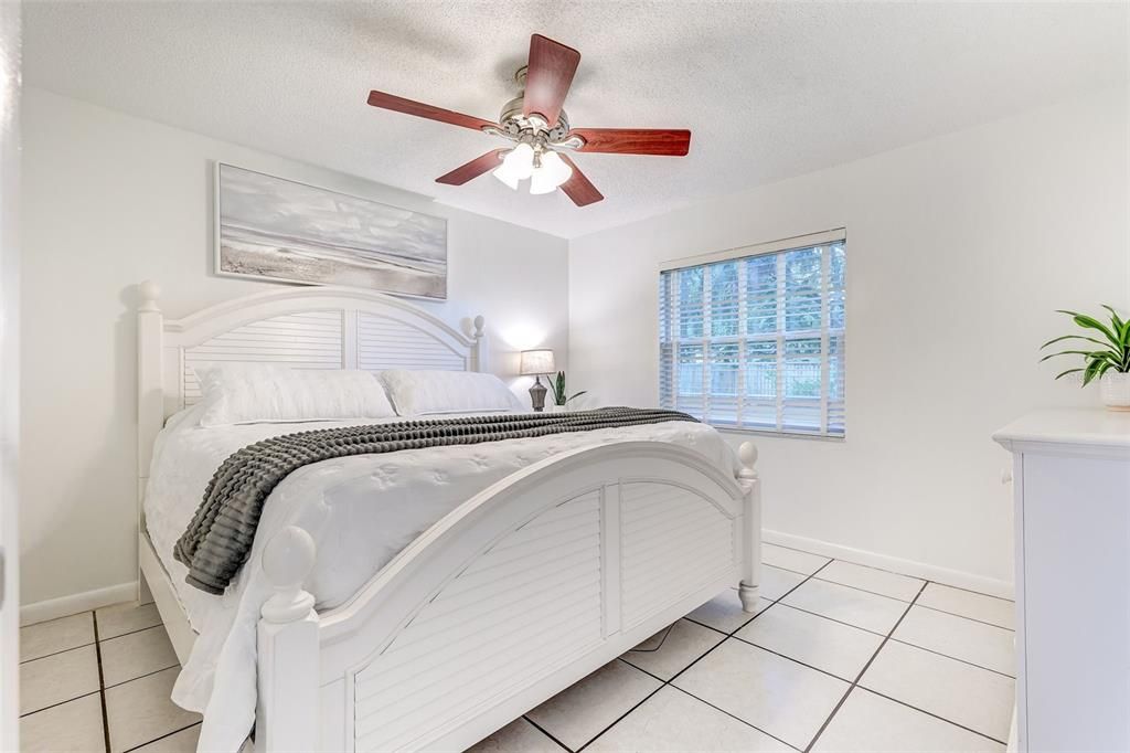 На продажу: $294,999 (3 спален, 2 ванн, 1176 Квадратных фут)