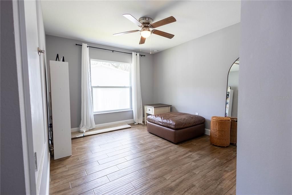 En Venta: $395,000 (4 camas, 2 baños, 1868 Pies cuadrados)