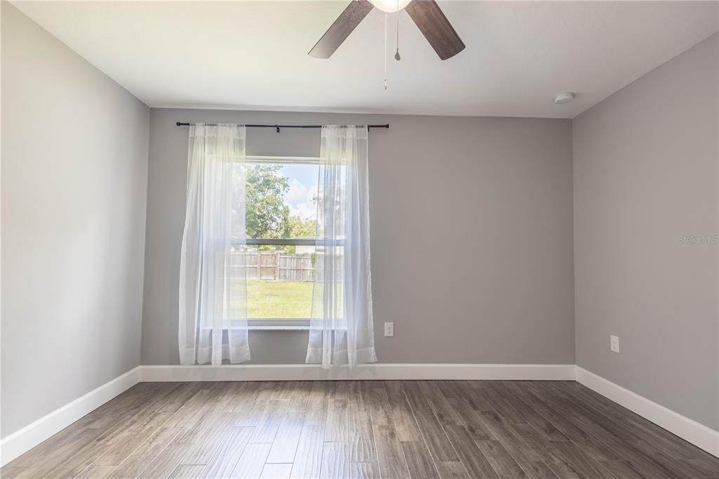 En Venta: $395,000 (4 camas, 2 baños, 1868 Pies cuadrados)