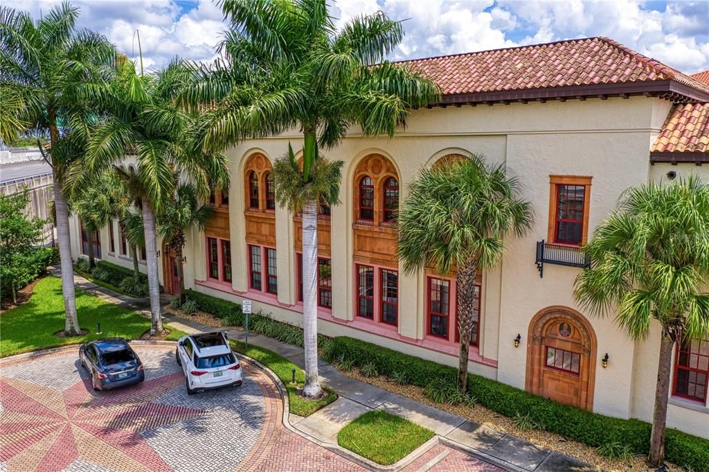 Recently Rented: $3,200 (2 beds, 2 baths, 1323 Square Feet)