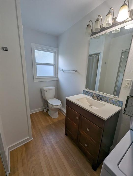 合同活跃: $1,350 (1 贝兹, 1 浴室, 620 平方英尺)