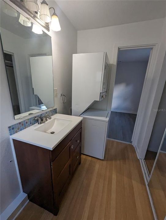 合同活跃: $1,350 (1 贝兹, 1 浴室, 620 平方英尺)