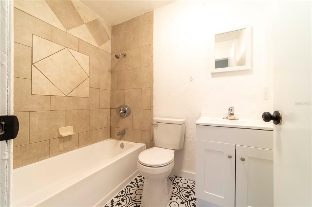 Active With Contract: $239,999 (4 beds, 2 baths, 1066 Square Feet)