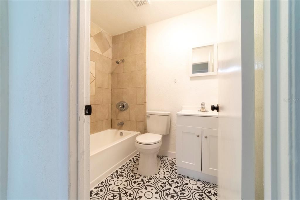 Active With Contract: $239,999 (4 beds, 2 baths, 1066 Square Feet)