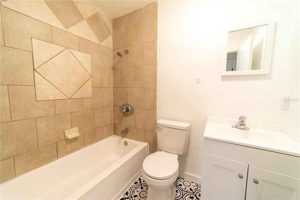 Active With Contract: $239,999 (4 beds, 2 baths, 1066 Square Feet)