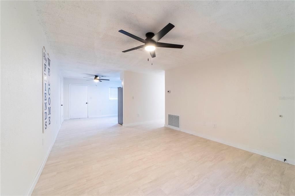 Active With Contract: $239,999 (4 beds, 2 baths, 1066 Square Feet)