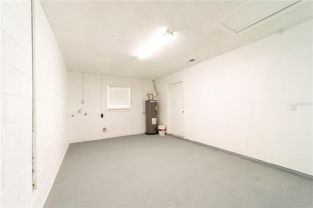 Active With Contract: $239,999 (4 beds, 2 baths, 1066 Square Feet)