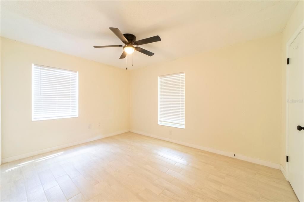 Active With Contract: $239,999 (4 beds, 2 baths, 1066 Square Feet)