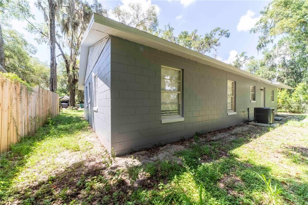 Active With Contract: $239,999 (4 beds, 2 baths, 1066 Square Feet)