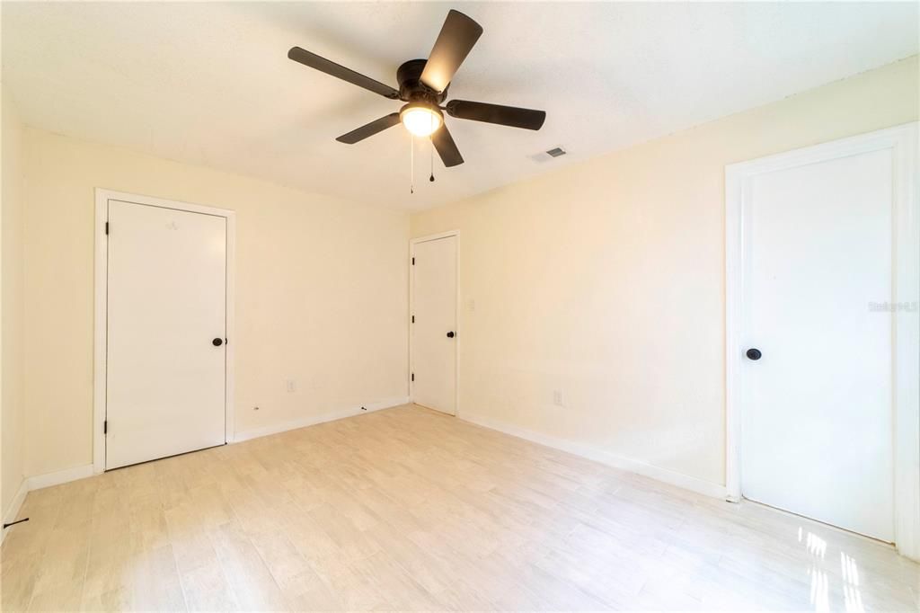 Active With Contract: $239,999 (4 beds, 2 baths, 1066 Square Feet)