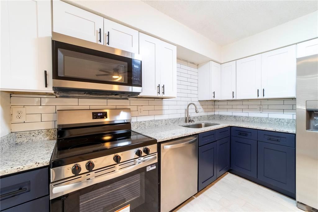 Active With Contract: $239,999 (4 beds, 2 baths, 1066 Square Feet)