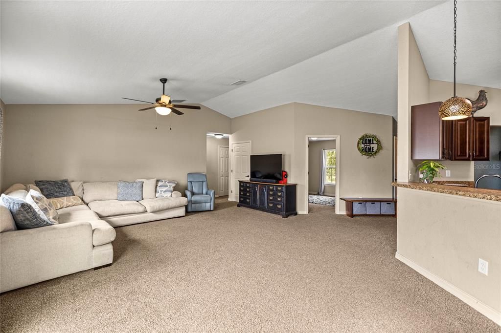 For Sale: $284,900 (4 beds, 2 baths, 1752 Square Feet)