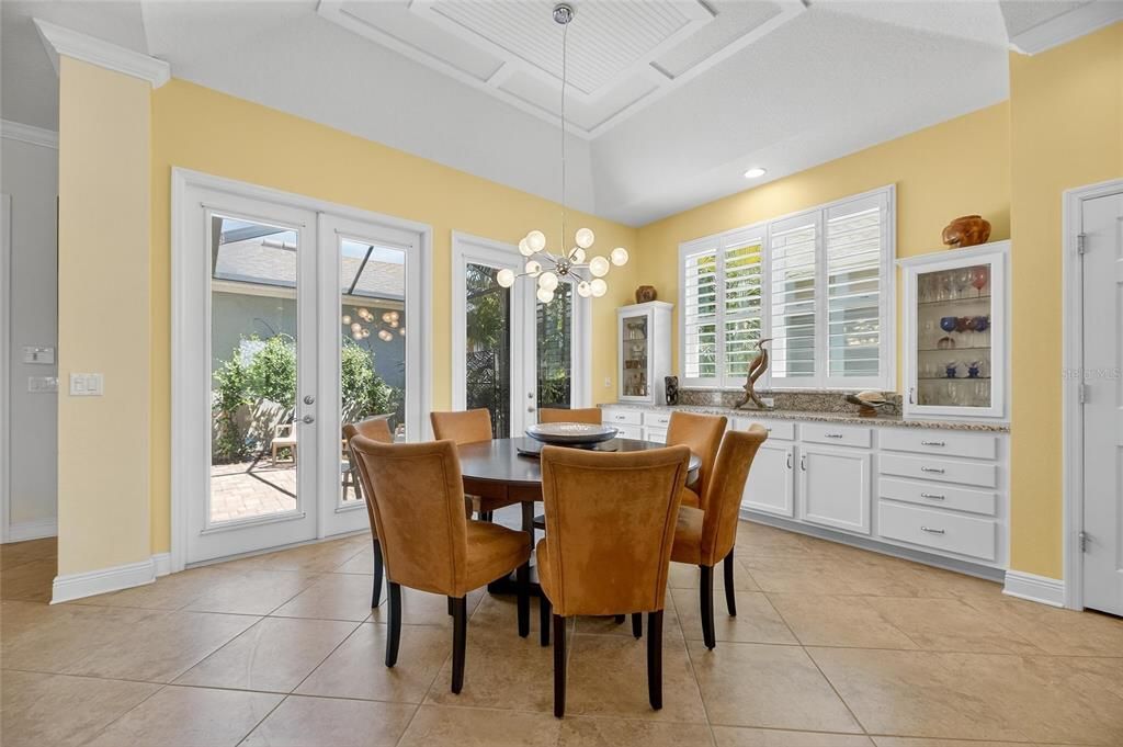 合同活跃: $575,000 (3 贝兹, 2 浴室, 2583 平方英尺)