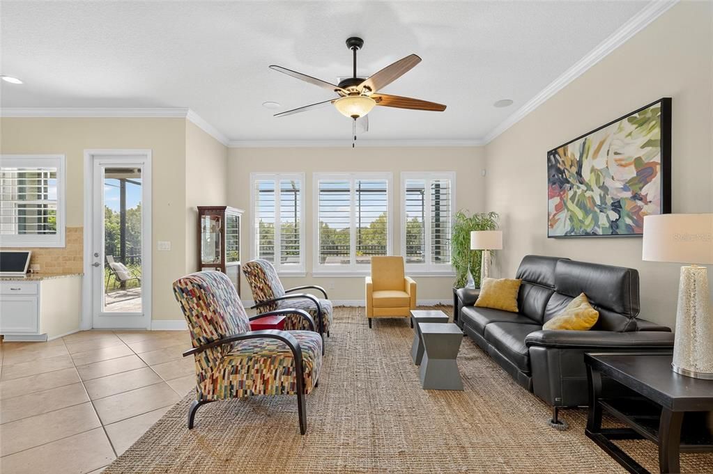 合同活跃: $575,000 (3 贝兹, 2 浴室, 2583 平方英尺)