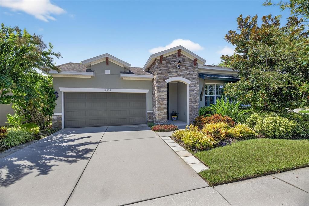 合同活跃: $575,000 (3 贝兹, 2 浴室, 2583 平方英尺)