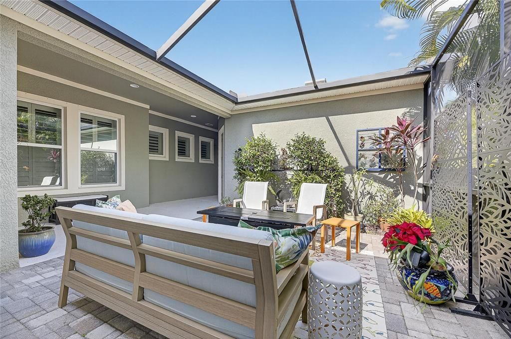 合同活跃: $575,000 (3 贝兹, 2 浴室, 2583 平方英尺)