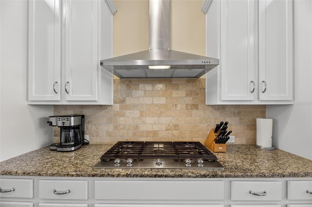 合同活跃: $575,000 (3 贝兹, 2 浴室, 2583 平方英尺)