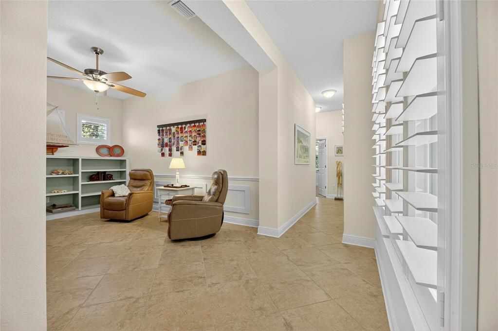 合同活跃: $575,000 (3 贝兹, 2 浴室, 2583 平方英尺)