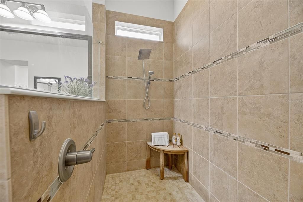 合同活跃: $575,000 (3 贝兹, 2 浴室, 2583 平方英尺)