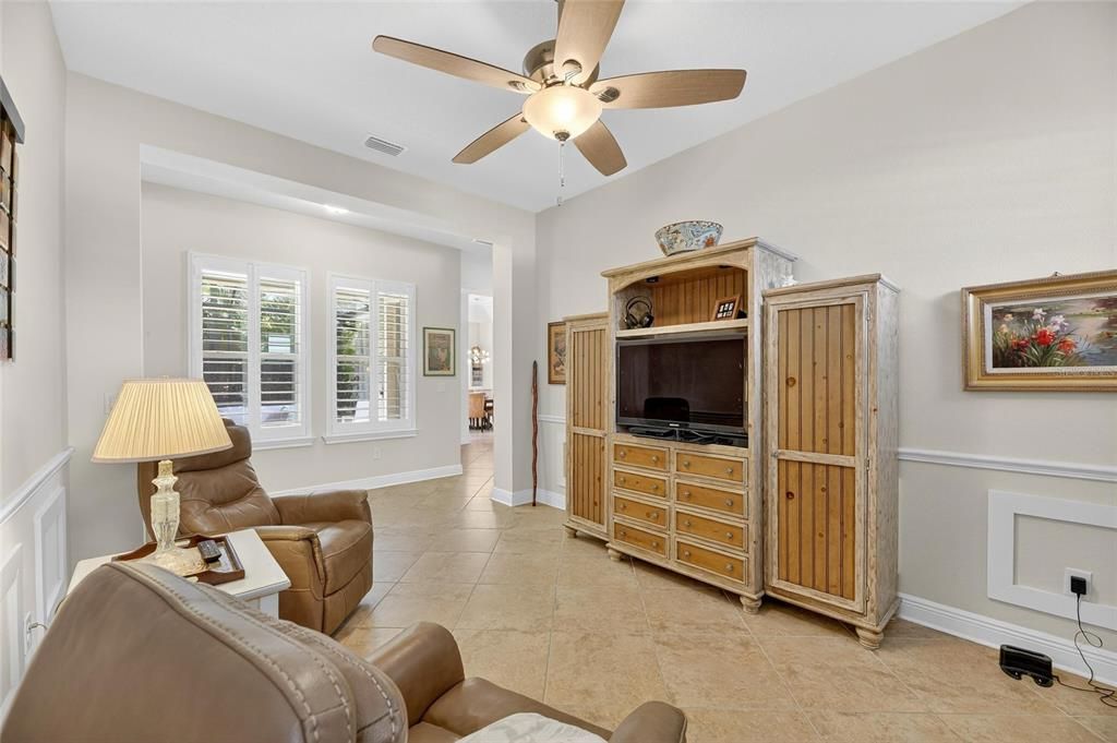 合同活跃: $575,000 (3 贝兹, 2 浴室, 2583 平方英尺)