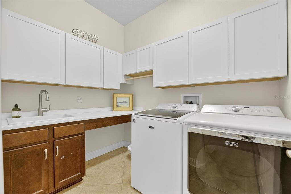 合同活跃: $575,000 (3 贝兹, 2 浴室, 2583 平方英尺)