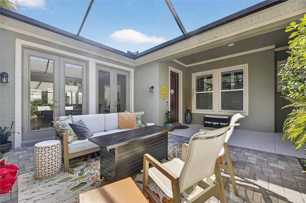 合同活跃: $575,000 (3 贝兹, 2 浴室, 2583 平方英尺)