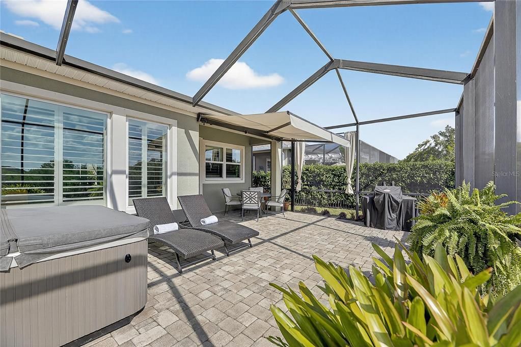 合同活跃: $575,000 (3 贝兹, 2 浴室, 2583 平方英尺)