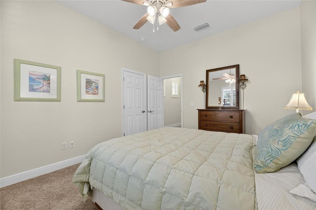 合同活跃: $575,000 (3 贝兹, 2 浴室, 2583 平方英尺)