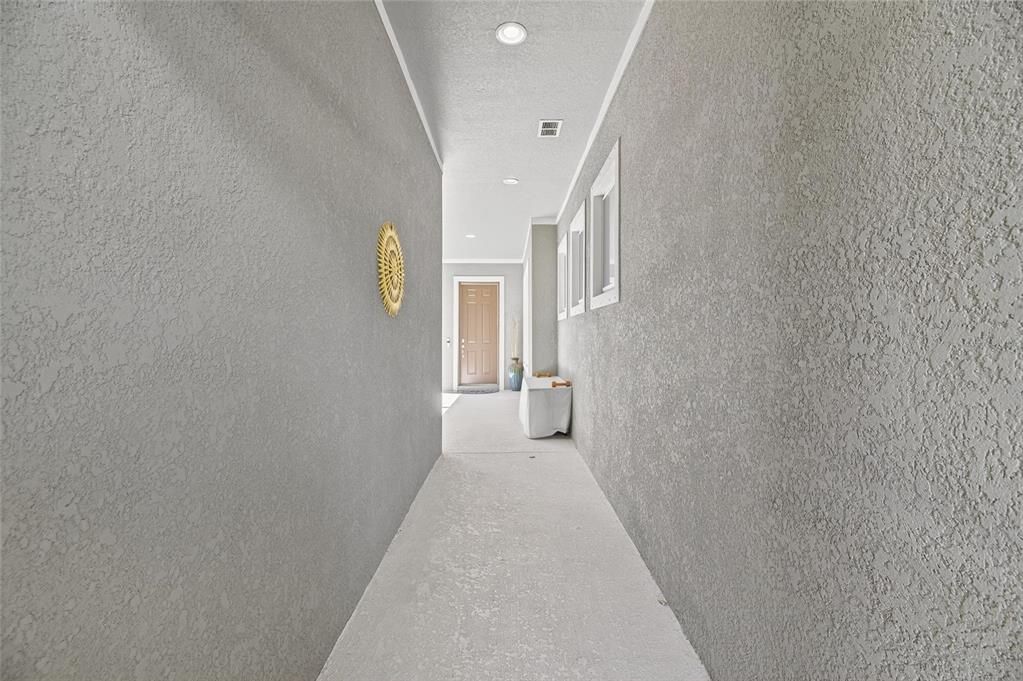 合同活跃: $575,000 (3 贝兹, 2 浴室, 2583 平方英尺)