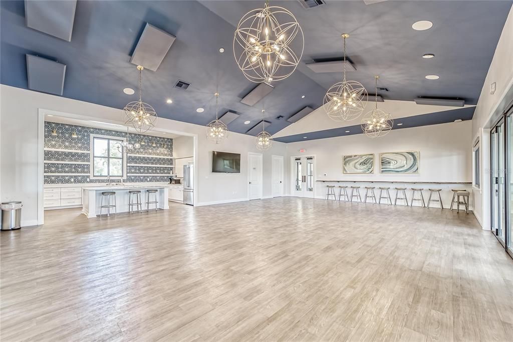 合同活跃: $575,000 (3 贝兹, 2 浴室, 2583 平方英尺)