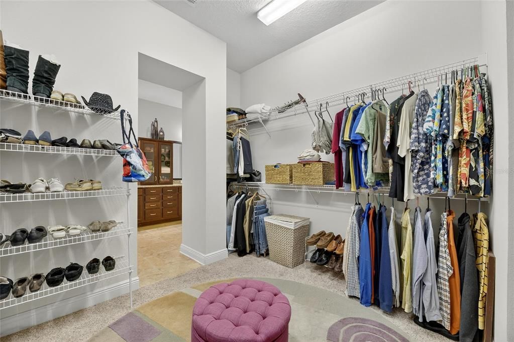 合同活跃: $575,000 (3 贝兹, 2 浴室, 2583 平方英尺)