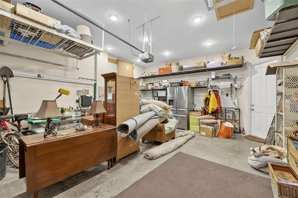 合同活跃: $575,000 (3 贝兹, 2 浴室, 2583 平方英尺)