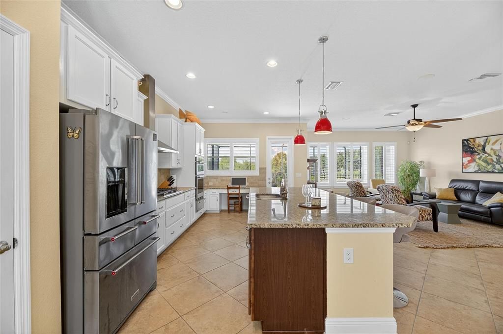 合同活跃: $575,000 (3 贝兹, 2 浴室, 2583 平方英尺)