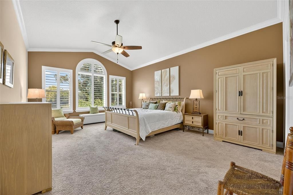 合同活跃: $575,000 (3 贝兹, 2 浴室, 2583 平方英尺)