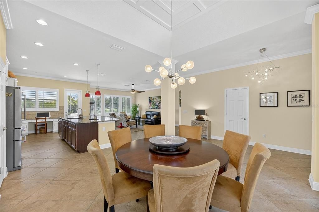 合同活跃: $575,000 (3 贝兹, 2 浴室, 2583 平方英尺)