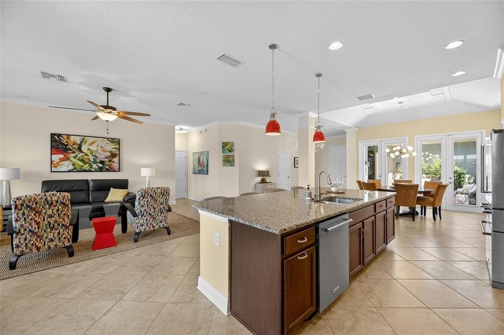 合同活跃: $575,000 (3 贝兹, 2 浴室, 2583 平方英尺)