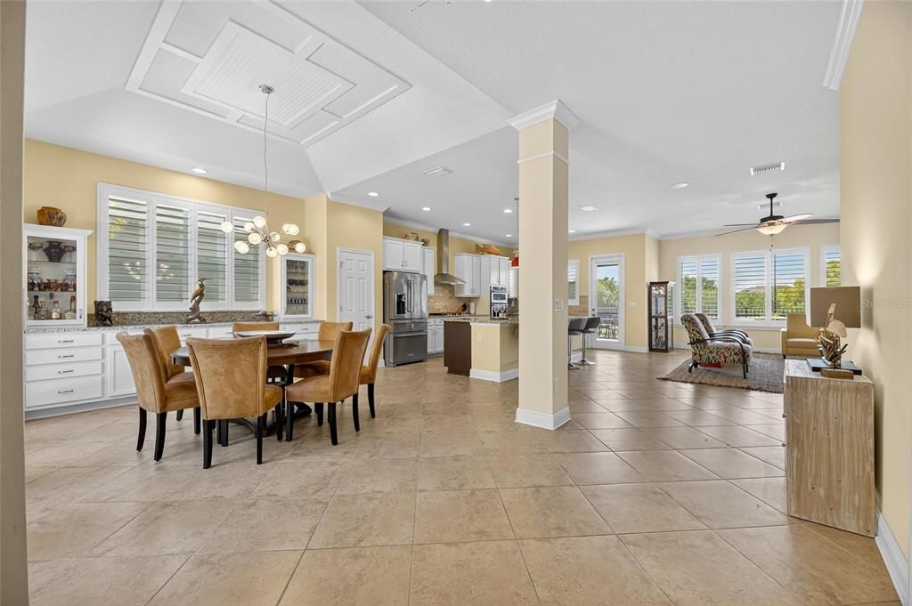 合同活跃: $575,000 (3 贝兹, 2 浴室, 2583 平方英尺)