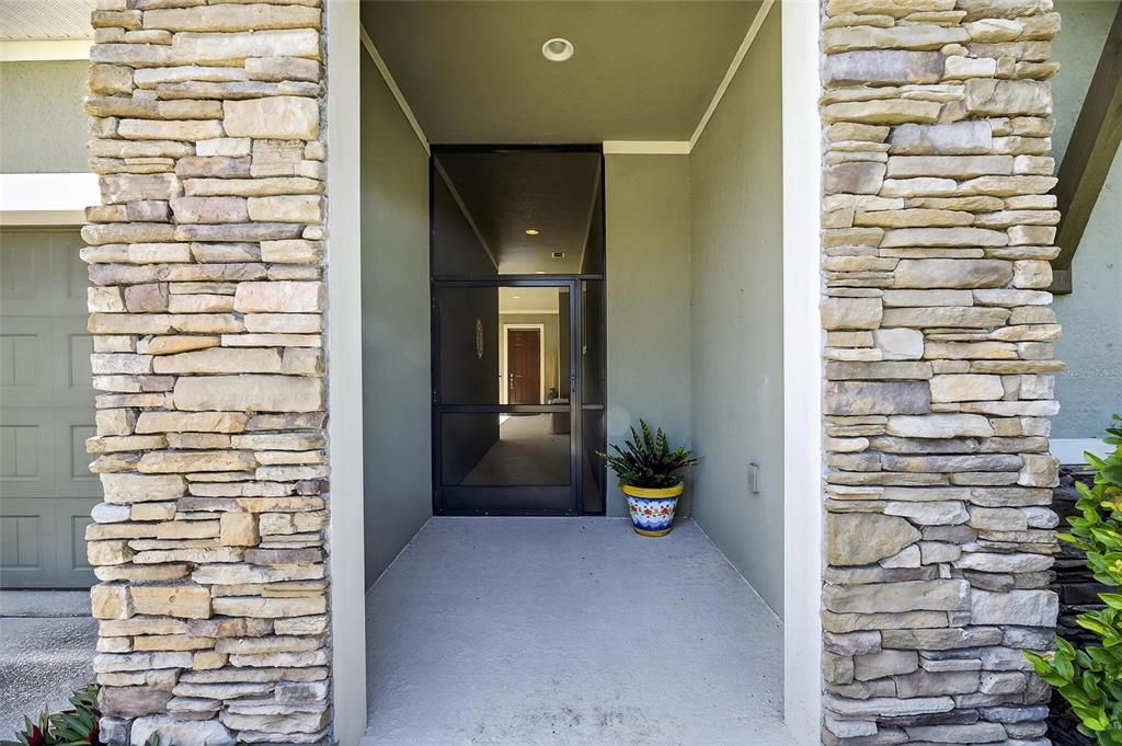 合同活跃: $575,000 (3 贝兹, 2 浴室, 2583 平方英尺)