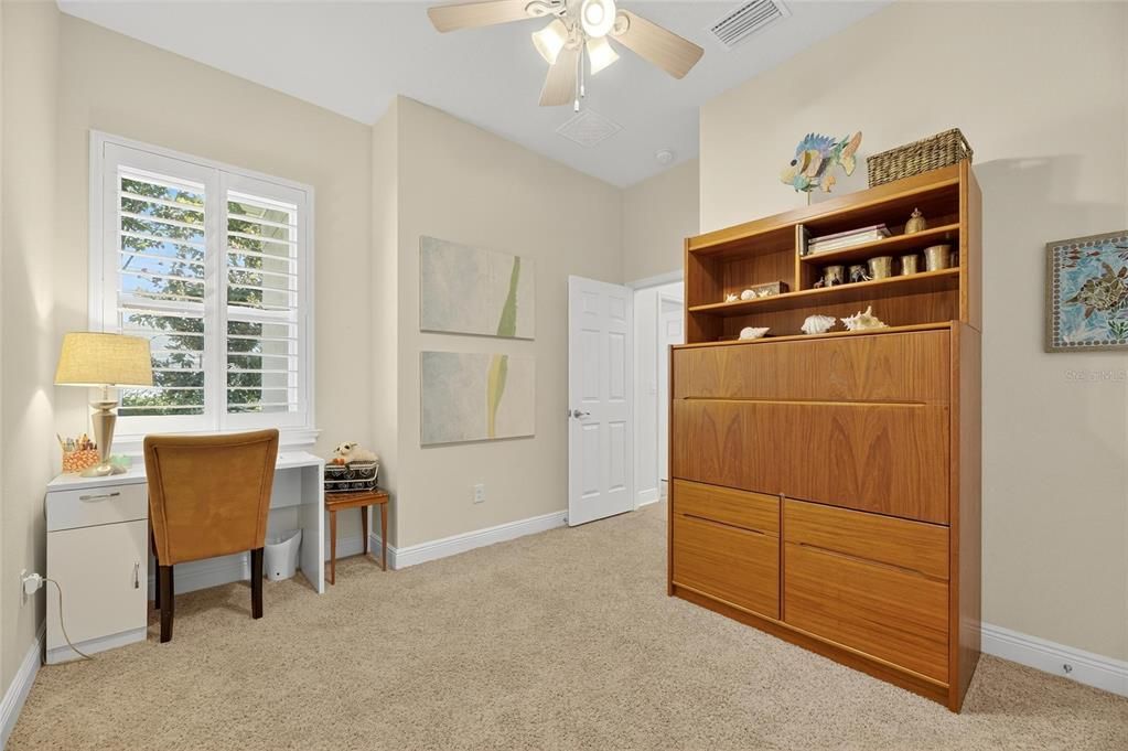 合同活跃: $575,000 (3 贝兹, 2 浴室, 2583 平方英尺)